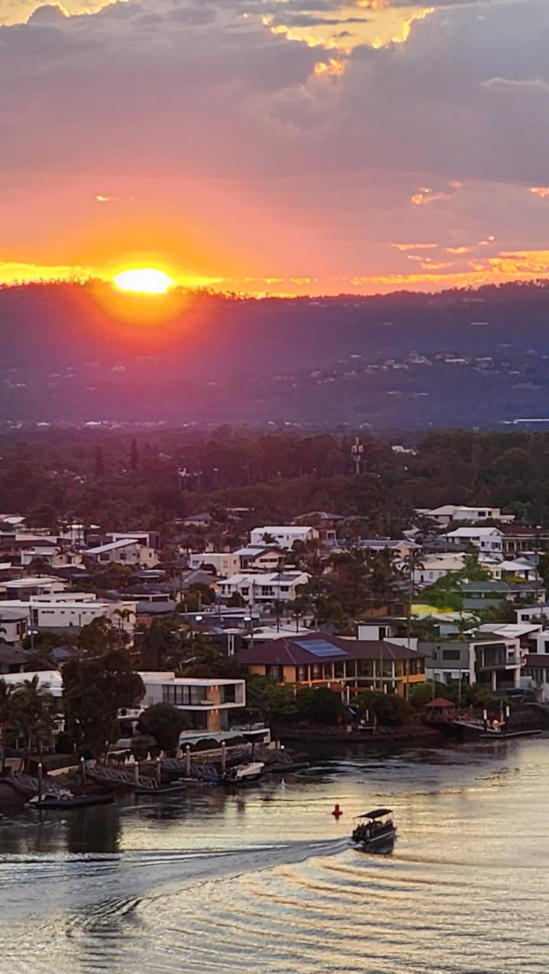 Surfers Hawaiian Holiday Apartments Gold Coast Extérieur photo